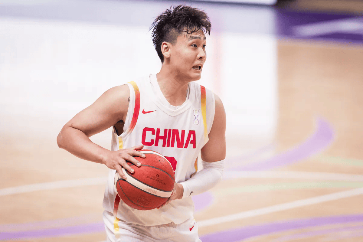 隊長承擔責任！趙魯（Zhao Rui）站起來很多次